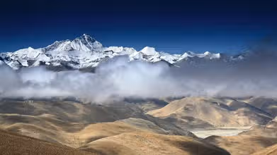 Everest Explorer: Peak Facts & Wild Stories